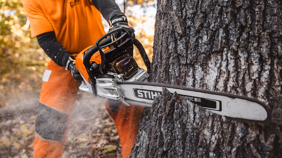 Do Stihl chainsaws need a battery?