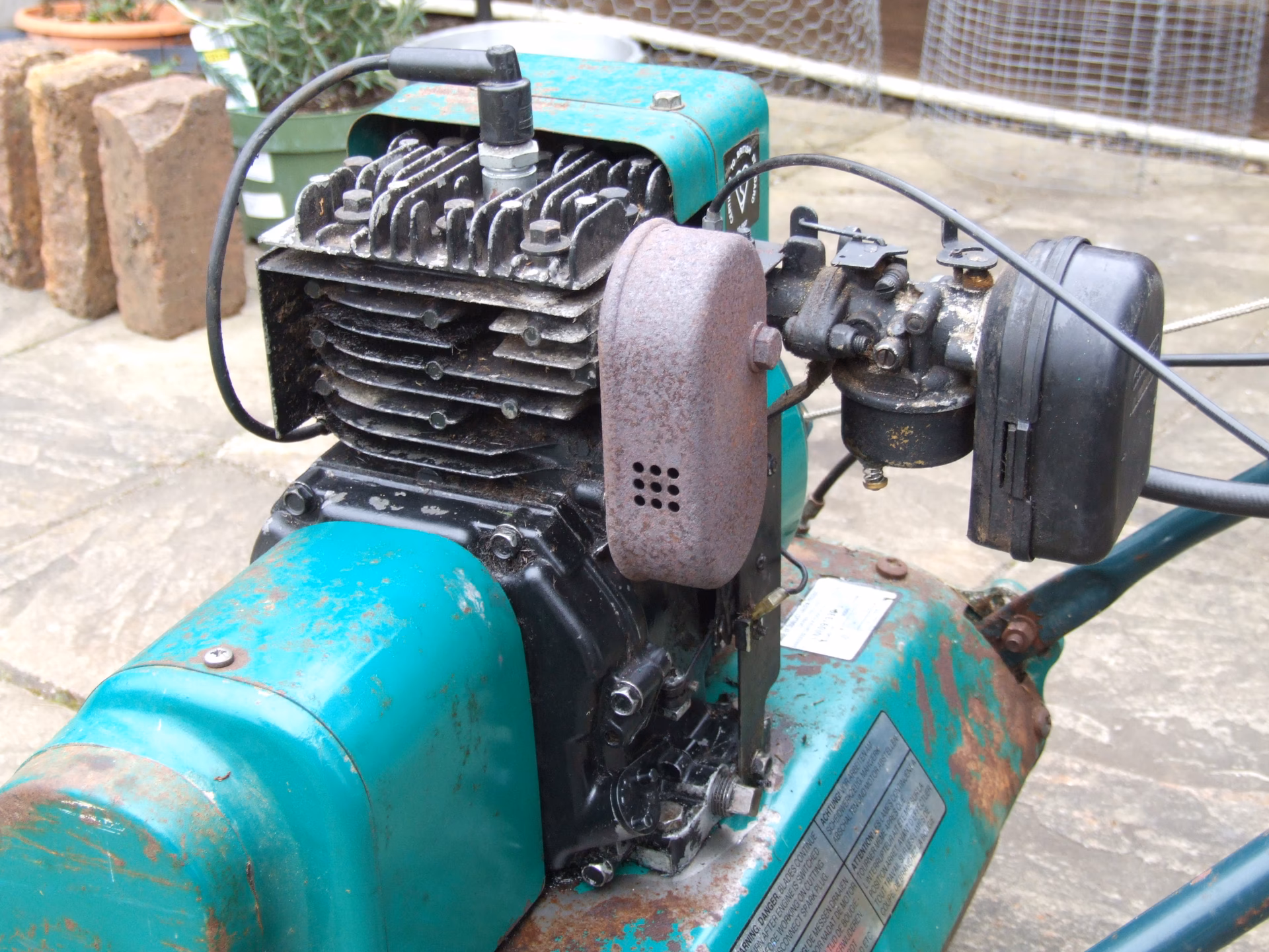 How do I choose a Suffolk Punch lawnmower?