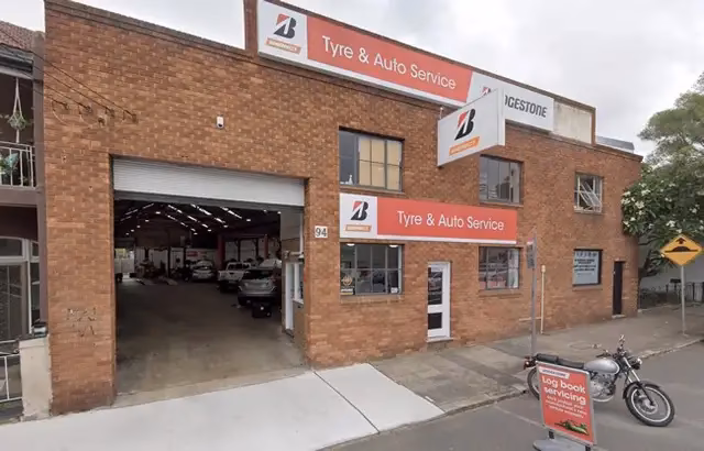 Where is Summer Hill Motors?