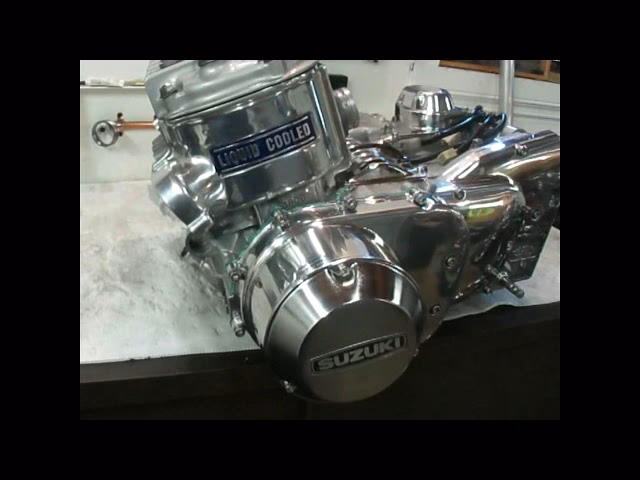 What type of engine does a Suzuki GT750 have?