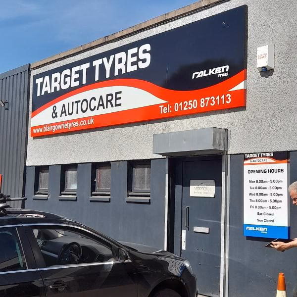 What are tyre service hours?