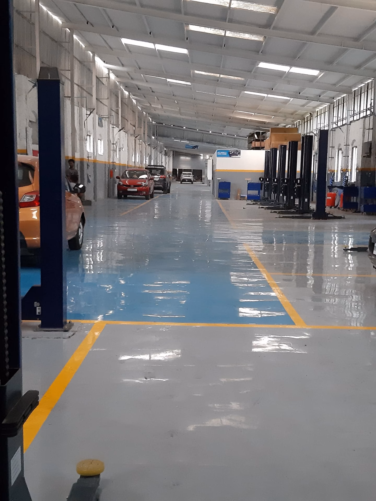 How many Tata service centers are there in Mumbai?