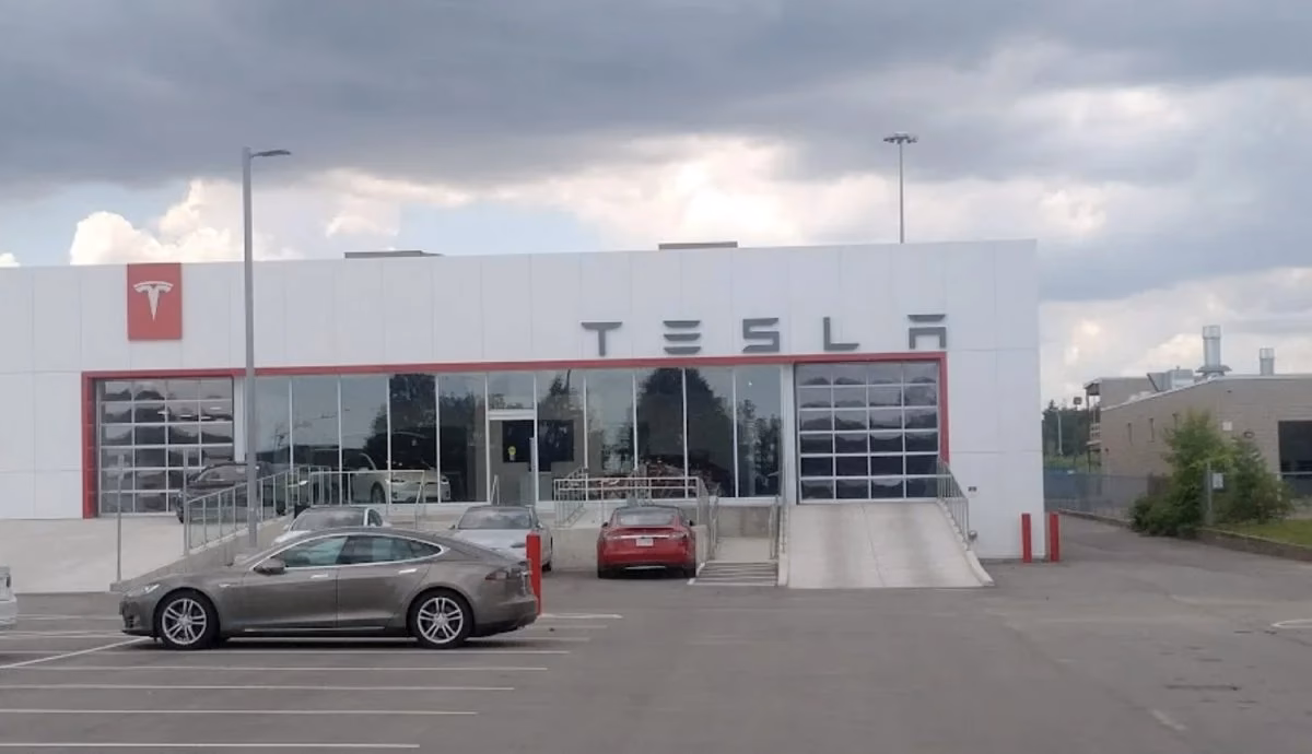 How do I schedule a Tesla service appointment?