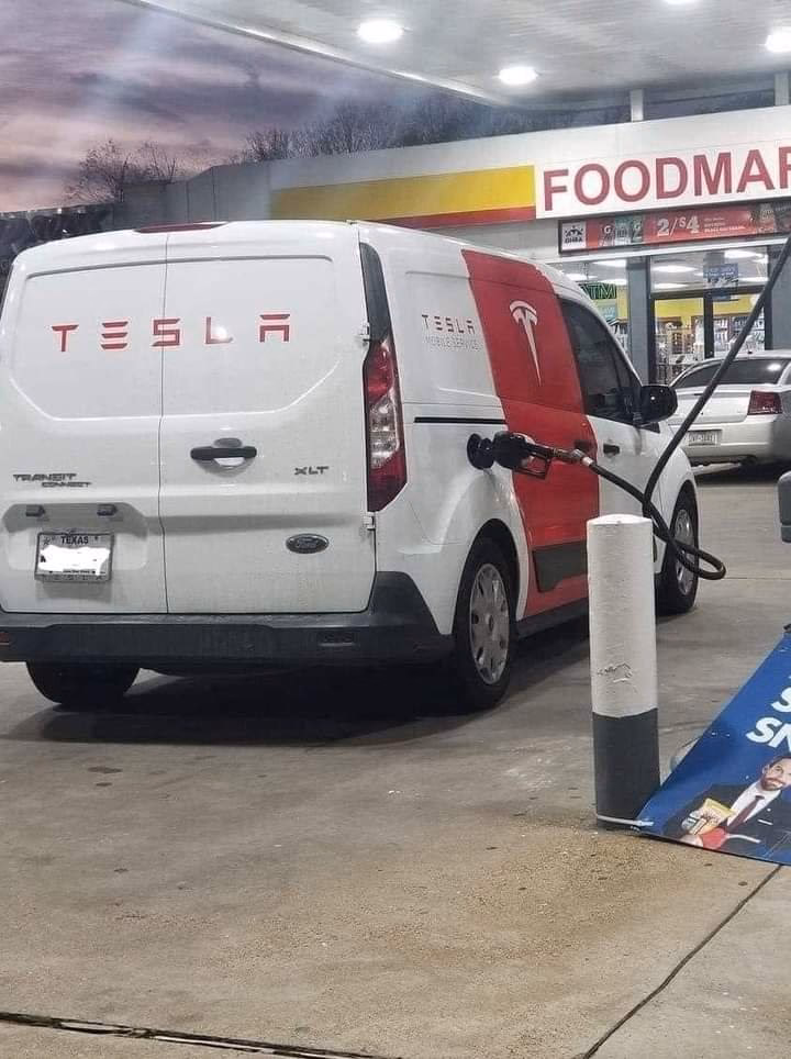 Did a Tesla driver 'dumb' a video?