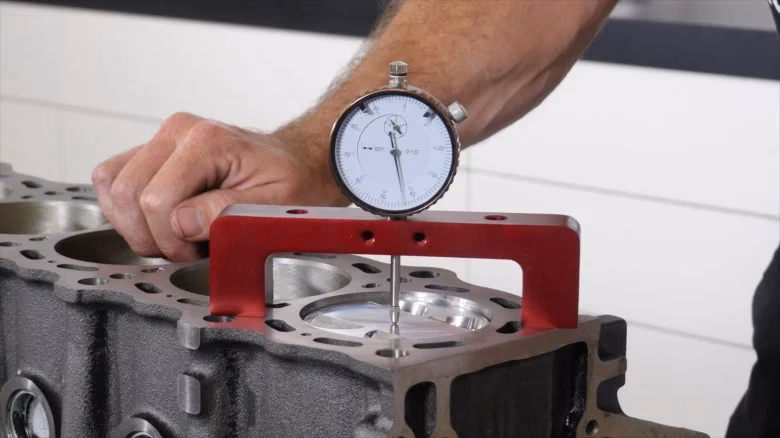 What tools are included in the engine building fundamentals course?