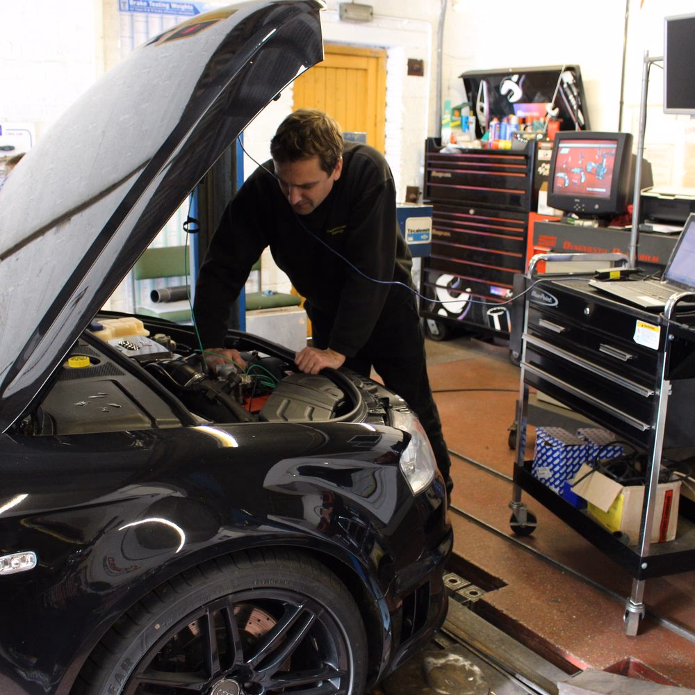 Where can I hire a car in Totnes?