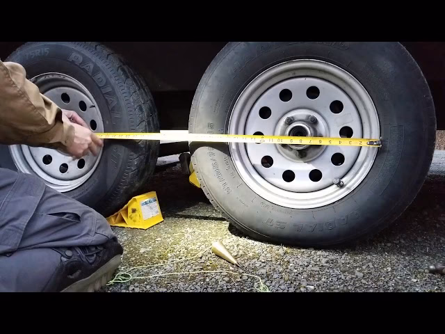 What angle should a trailer axle be aligned with?