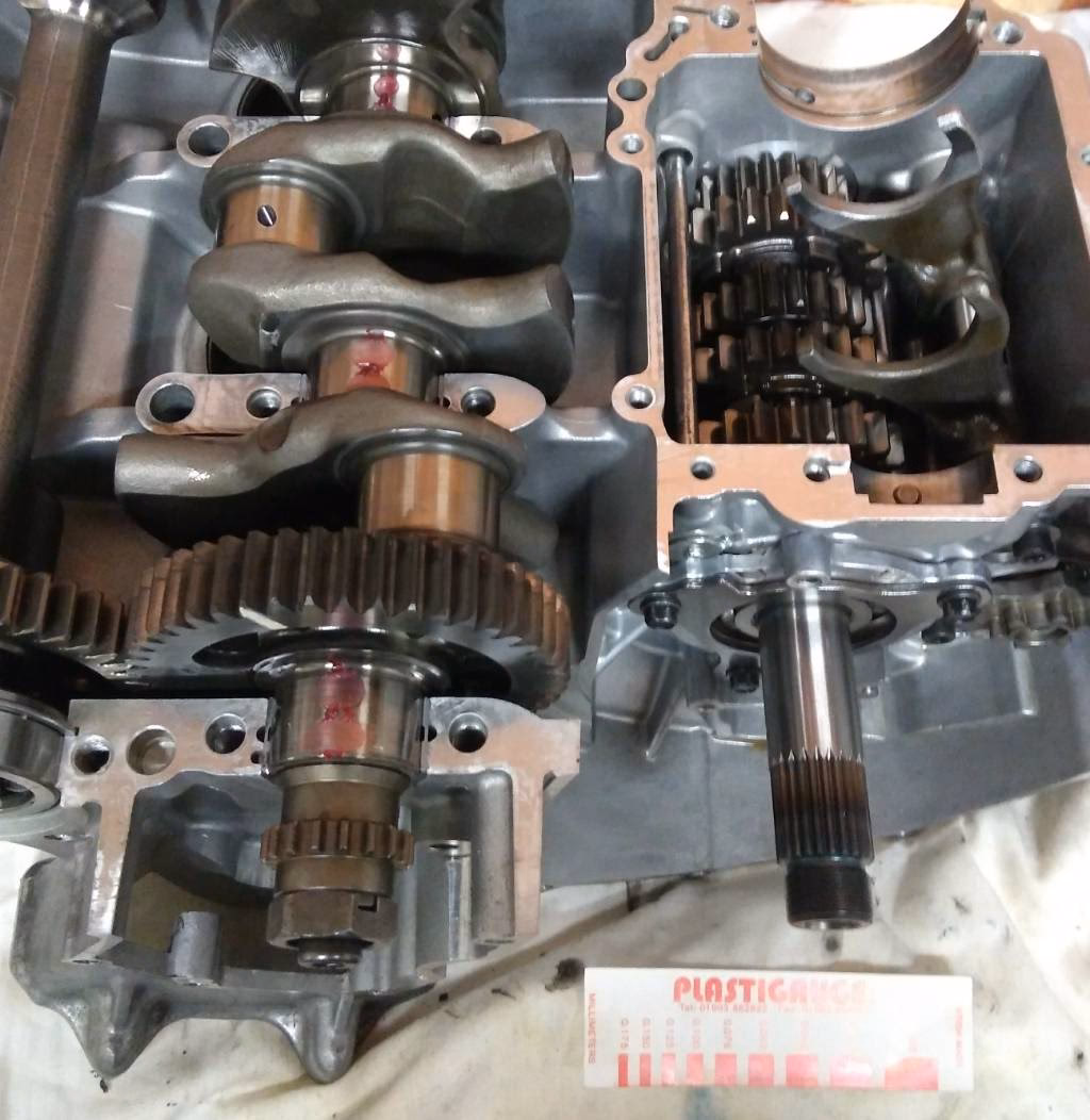 Does the Triumph 675 have a 'plug and play' quickshifter?