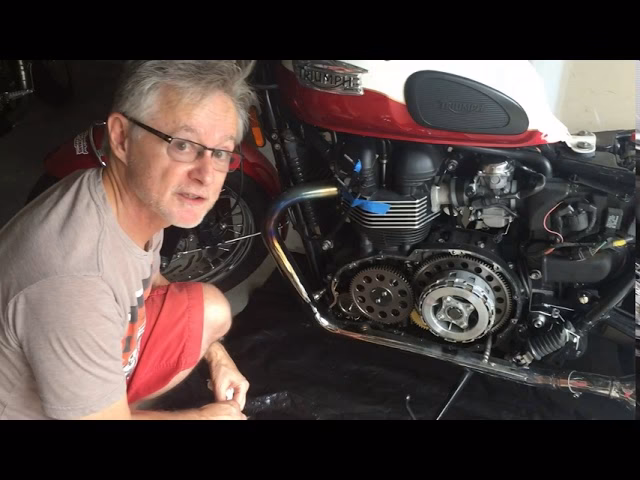 Where are the injectors located on a 2014 Bonneville T100?