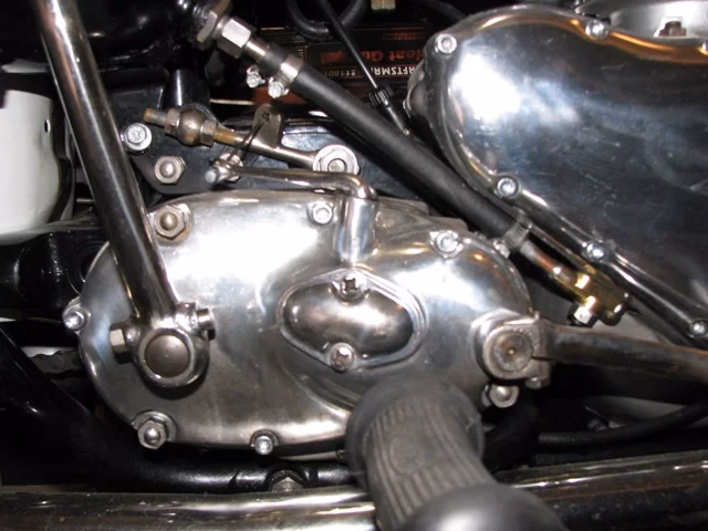 Does the Triumph Bonneville T120 have a timing chain?