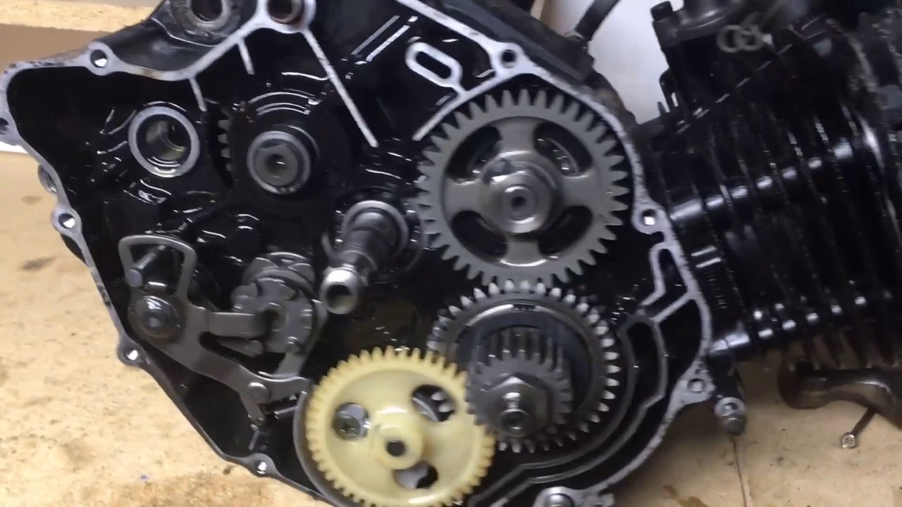 What is included in the TW200 front suspension upgrade kit?