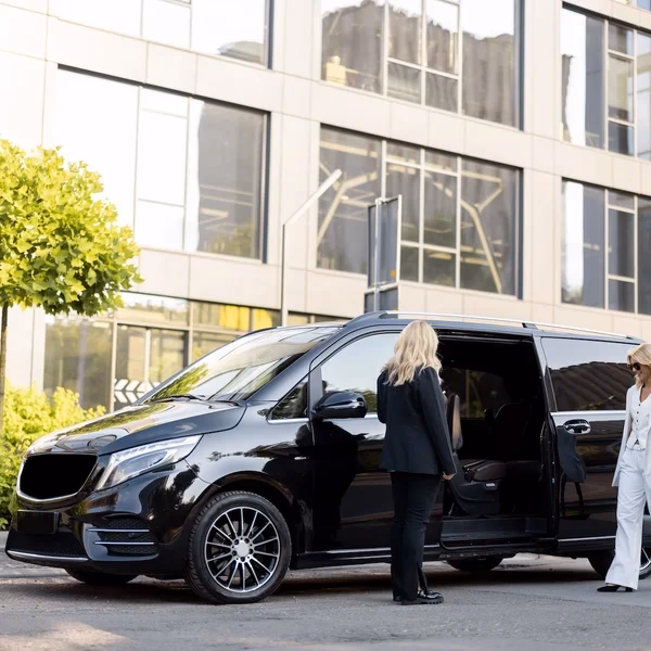 What is the cheapest month to hire a car in Naples?