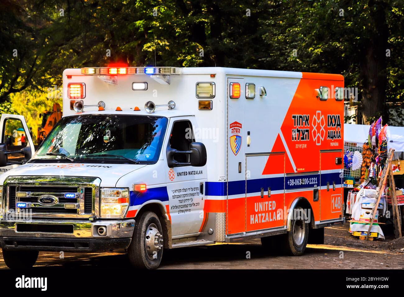 How many Jews live in Uman?