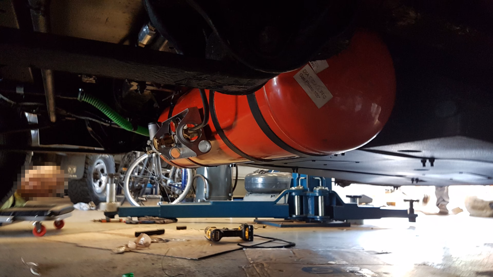 Can you fit underfloor LPG tanks to a van?