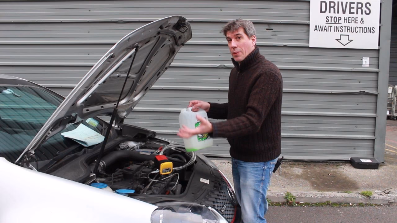 What is a car engine oil pump?