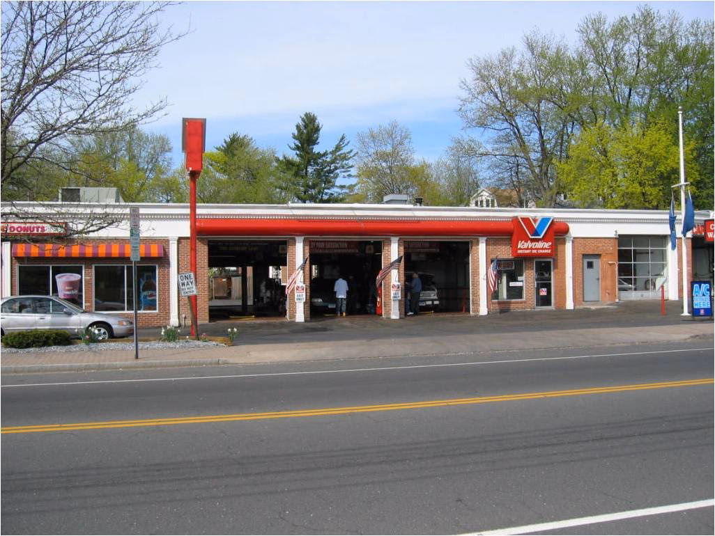 How long does an oil change take at Valvoline?