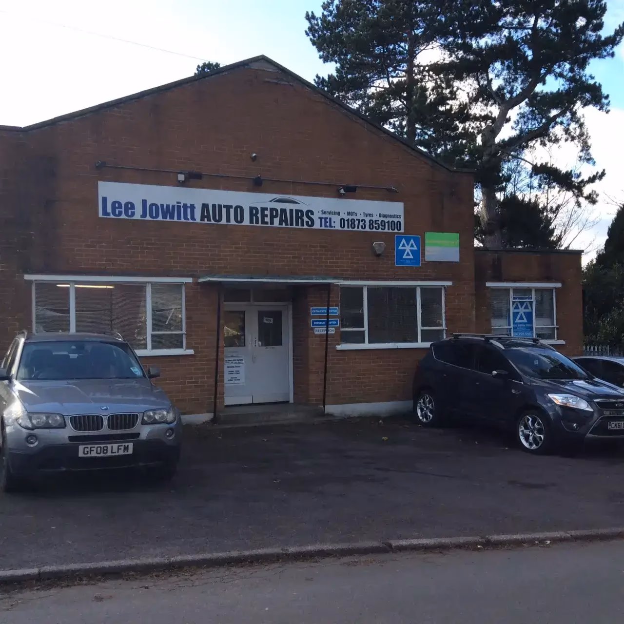 Where can I find an approved accident repair centre in Abergavenny?