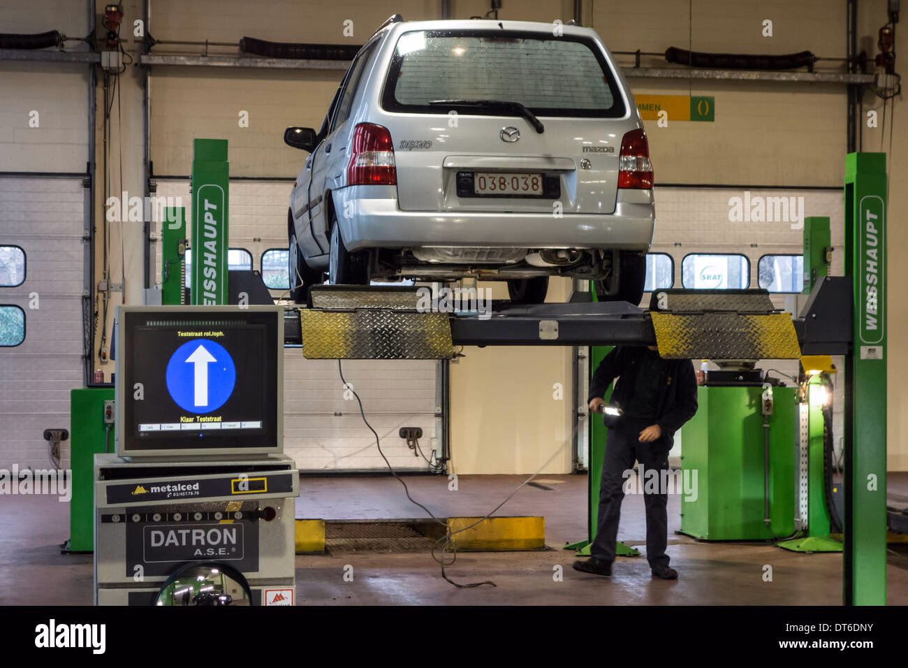 What is included in a vehicle lifting inspection?