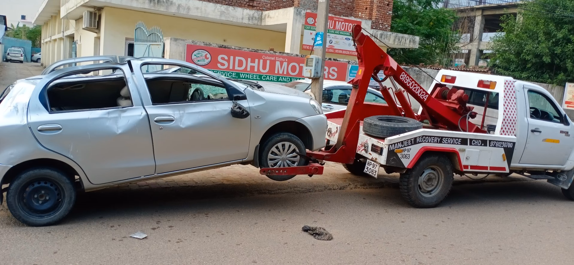 Does London auto recovery offer car towing services?