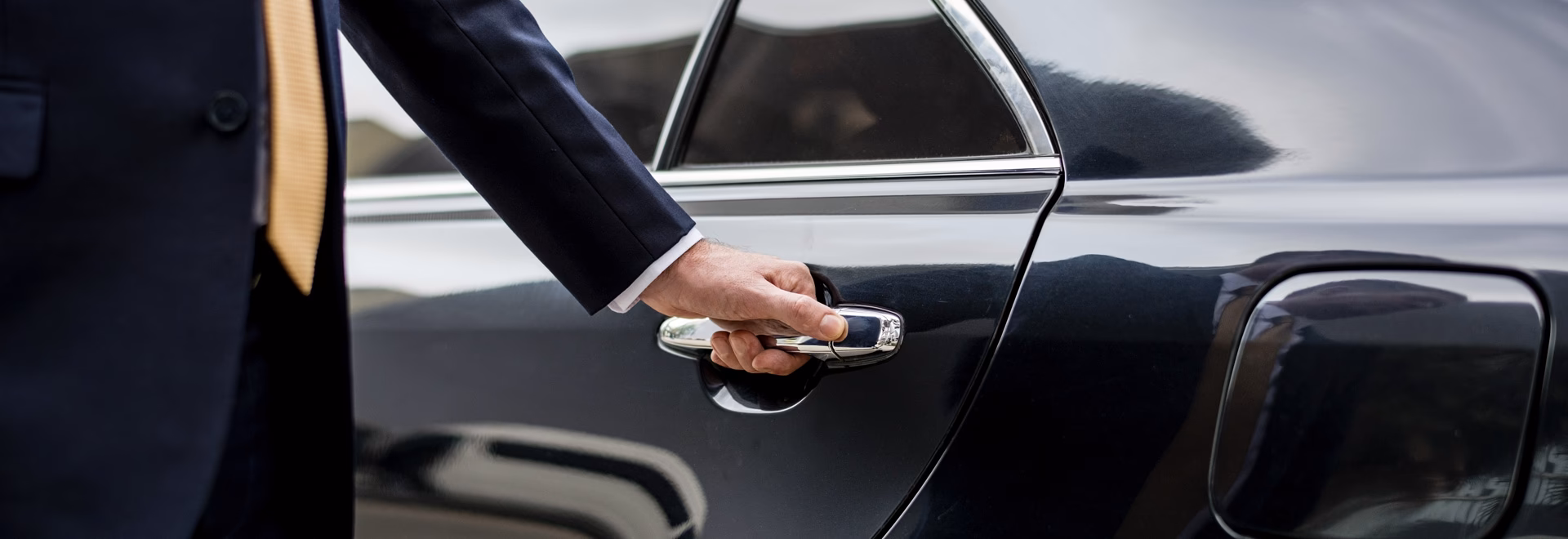 Does gilded chauffeurs offer VIP airport meet & assist services?