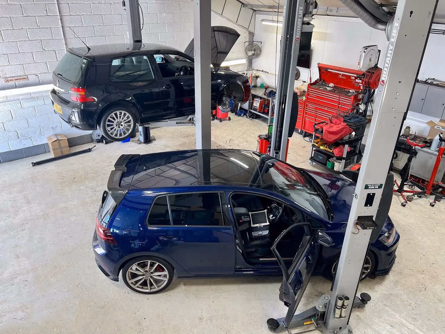 Who are Volkswagen paint & body centres?