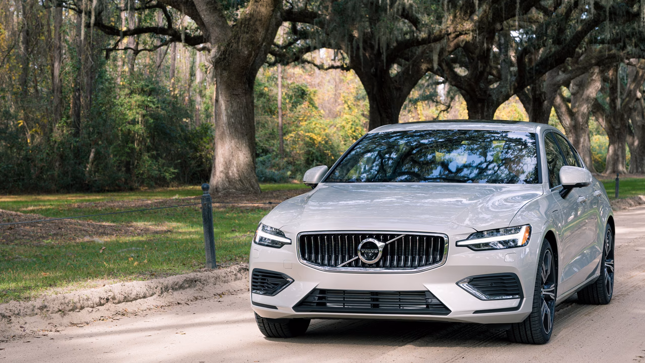 Does Volvo Car financial service offer financing?