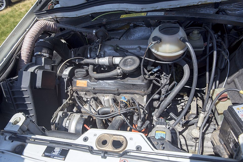 What type of engine does a 2007 Volkswagen Polo hatchback have?