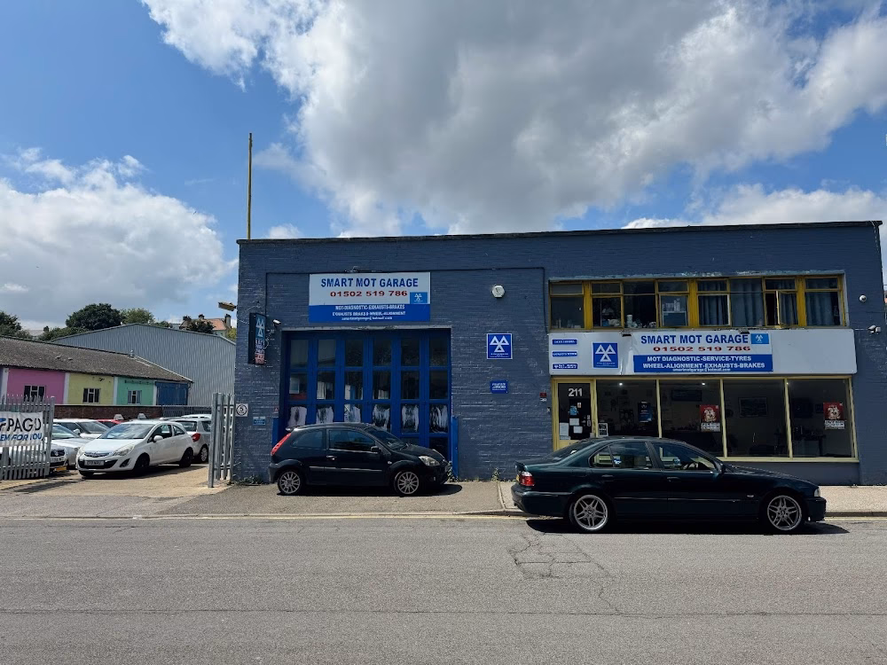 Where is Waveney Norse limited MOT test centre?