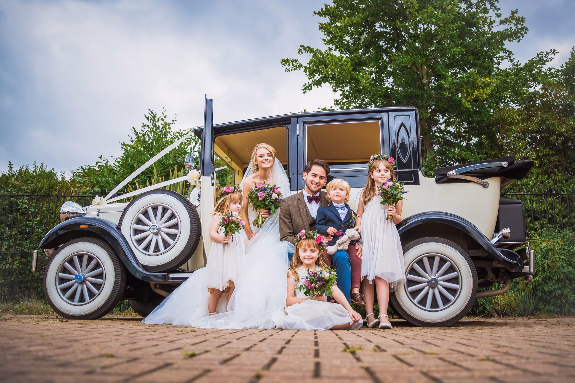 What luxury wedding cars are available in West Midlands?