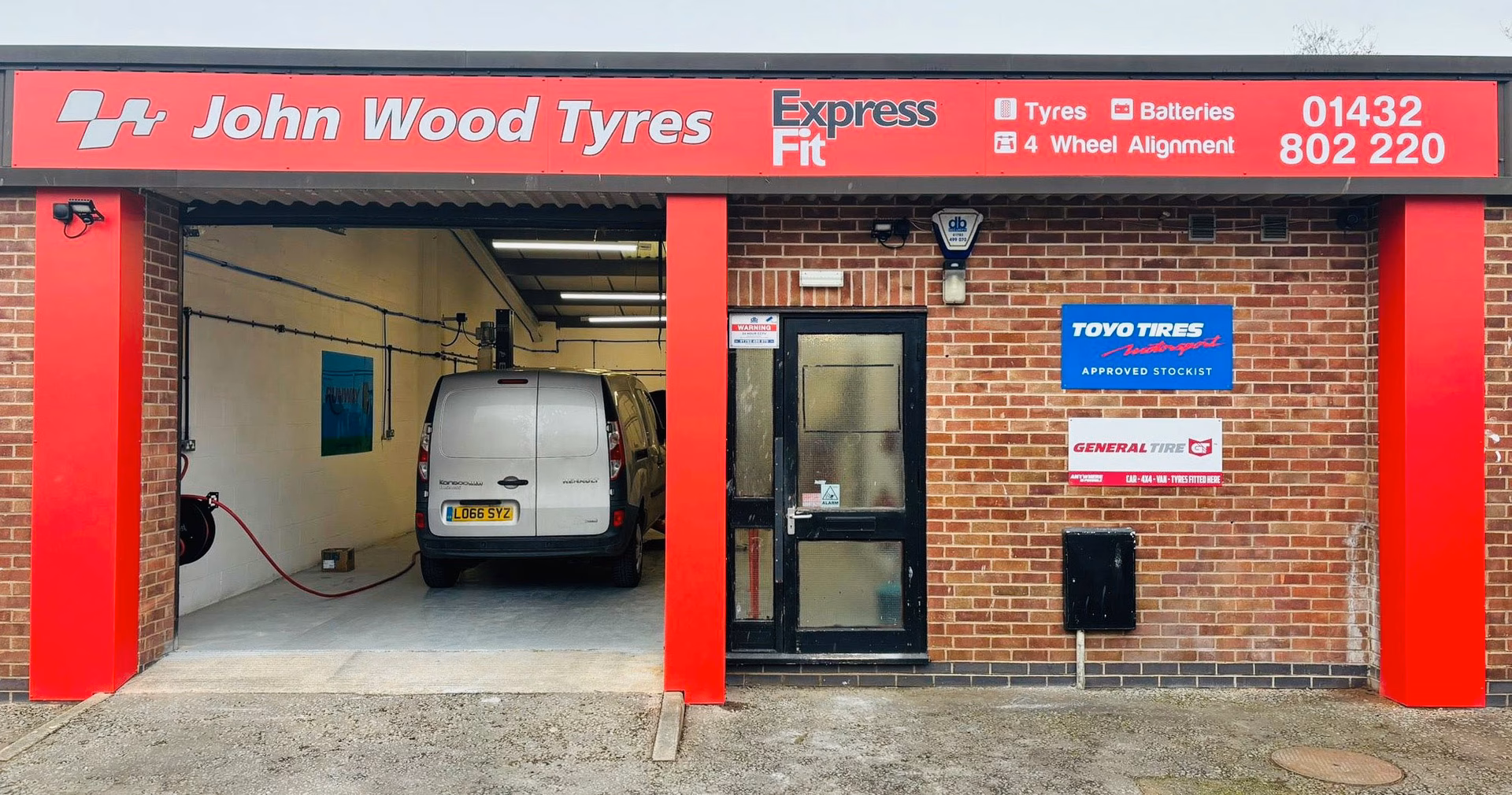 Is HiQ Hereford open 24 hours a day?