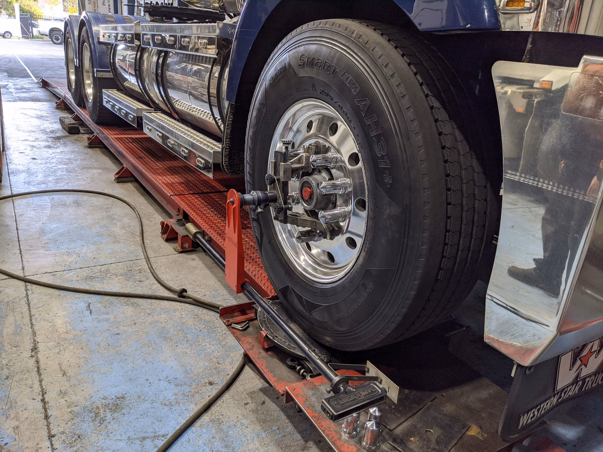 What services does Bridgestone select Ingleburn offer?