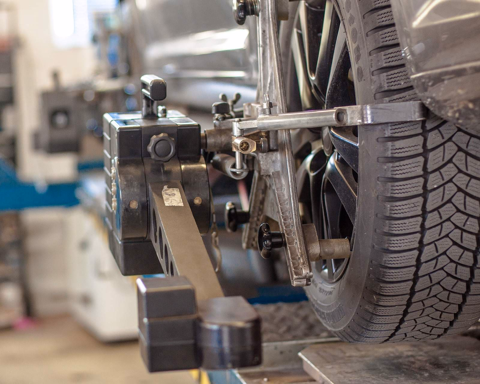 Does Drive 2000 offer 4 wheel alignment service?