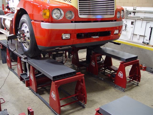 How does Hunter Engineering's wheel alignment system work?