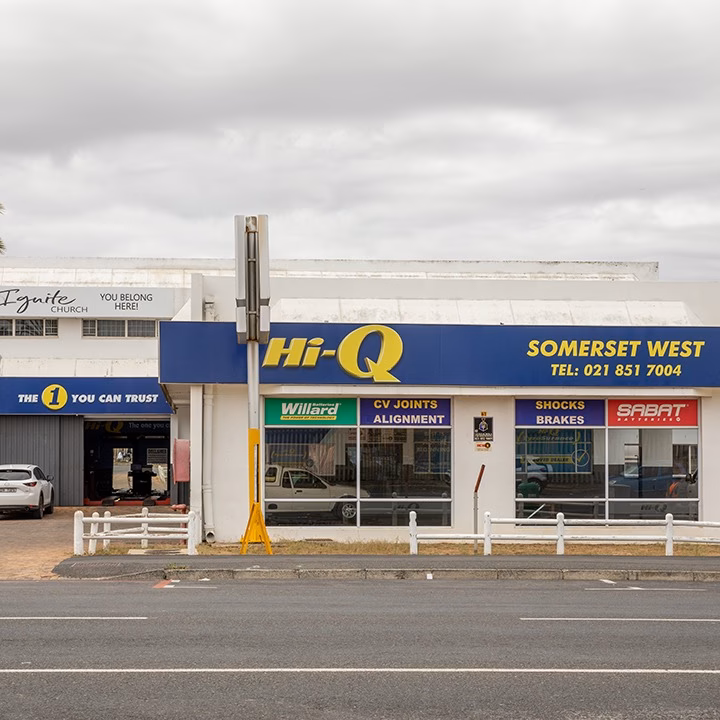Where is Riaan's wheel alignment & suspension repairs?