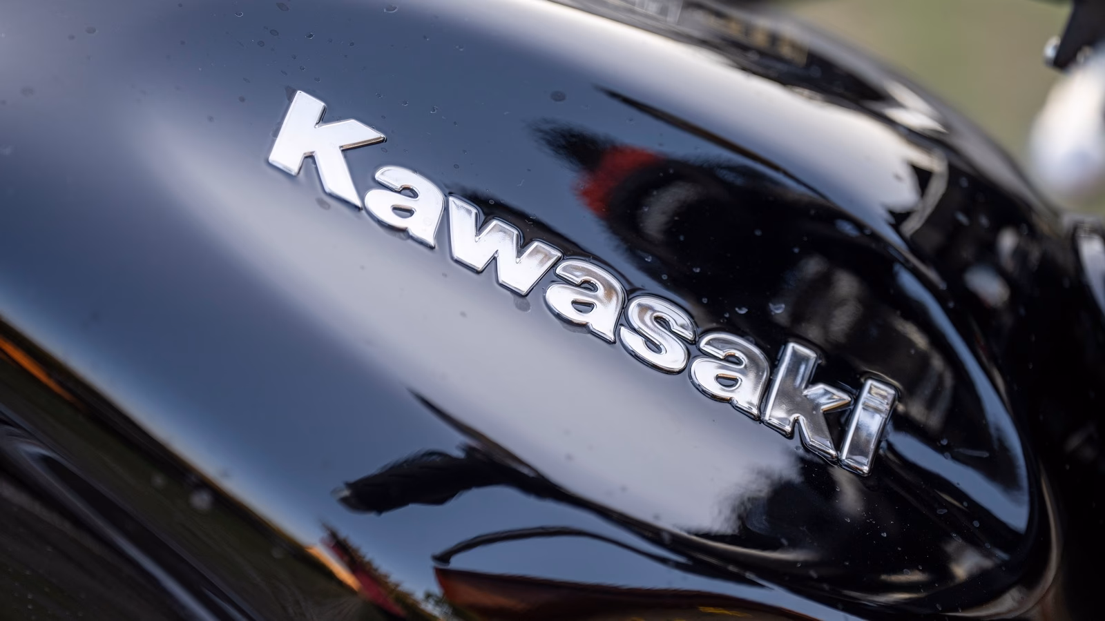 When did fuel injection start on a Suzuki GSXR 750 SraD?