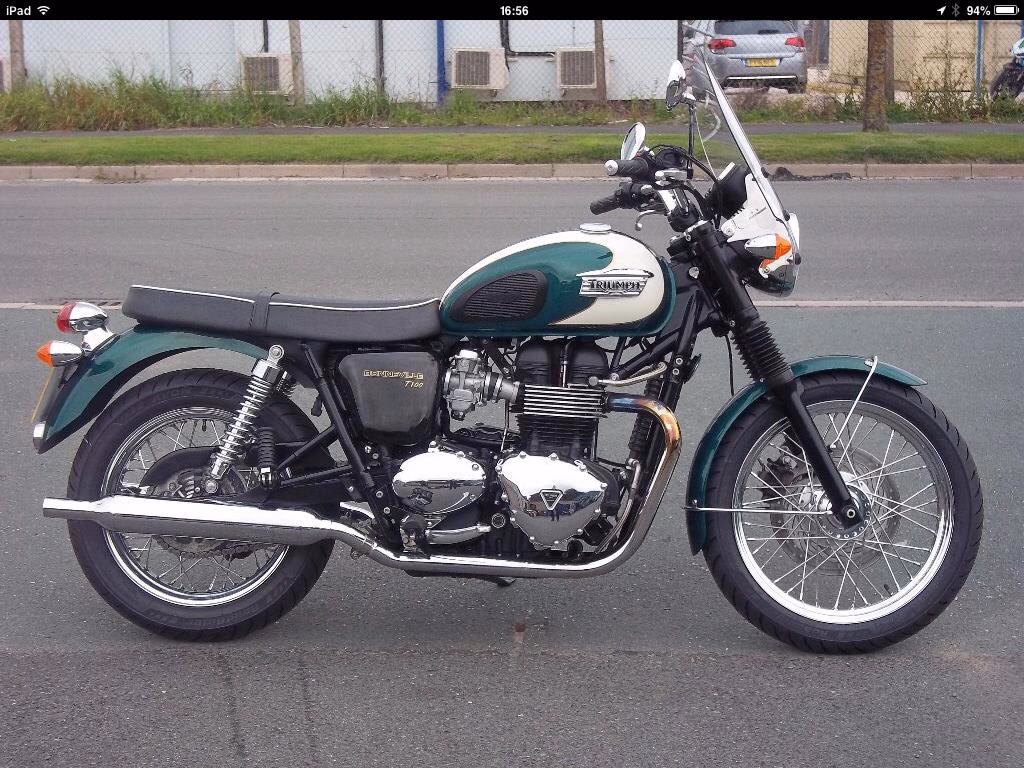 What was the first Bonneville to have fuel injection?