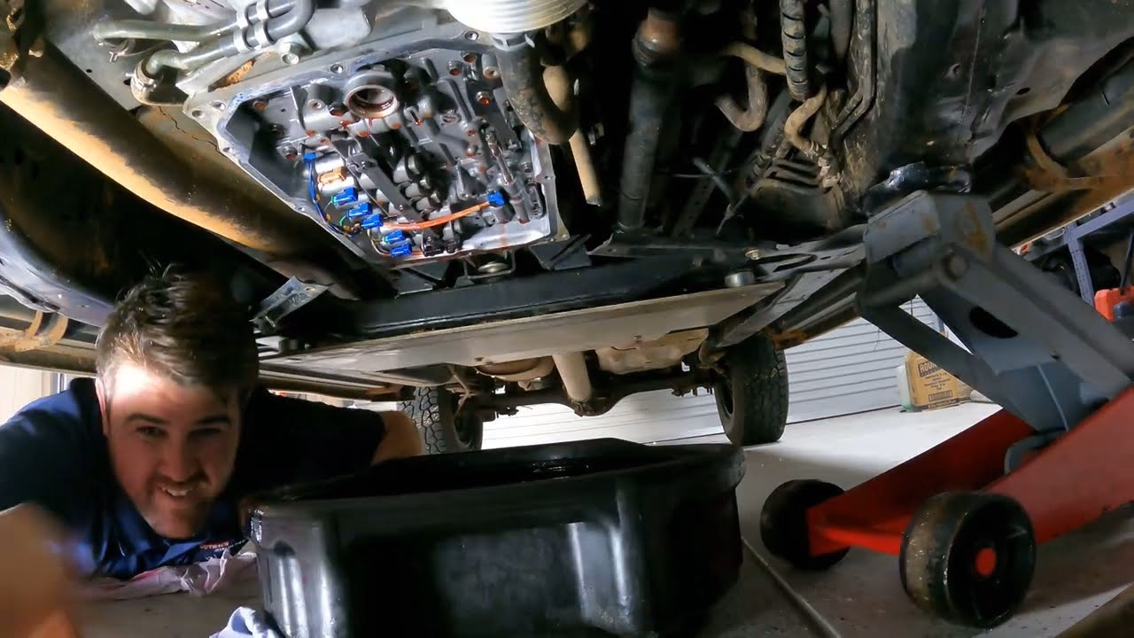 How do I know if my Isuzu D-Max transmission oil needs replacing?