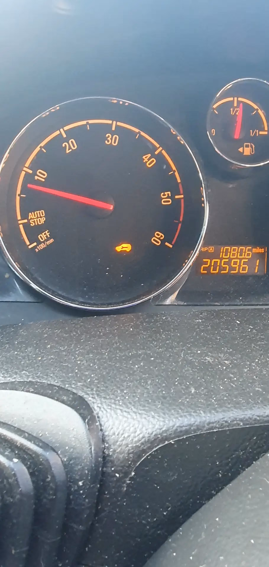 Will a service light pass Mot?