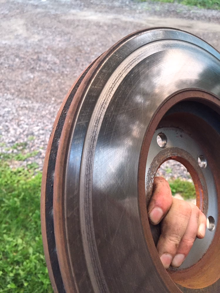 What happens if a brake disc is damaged?
