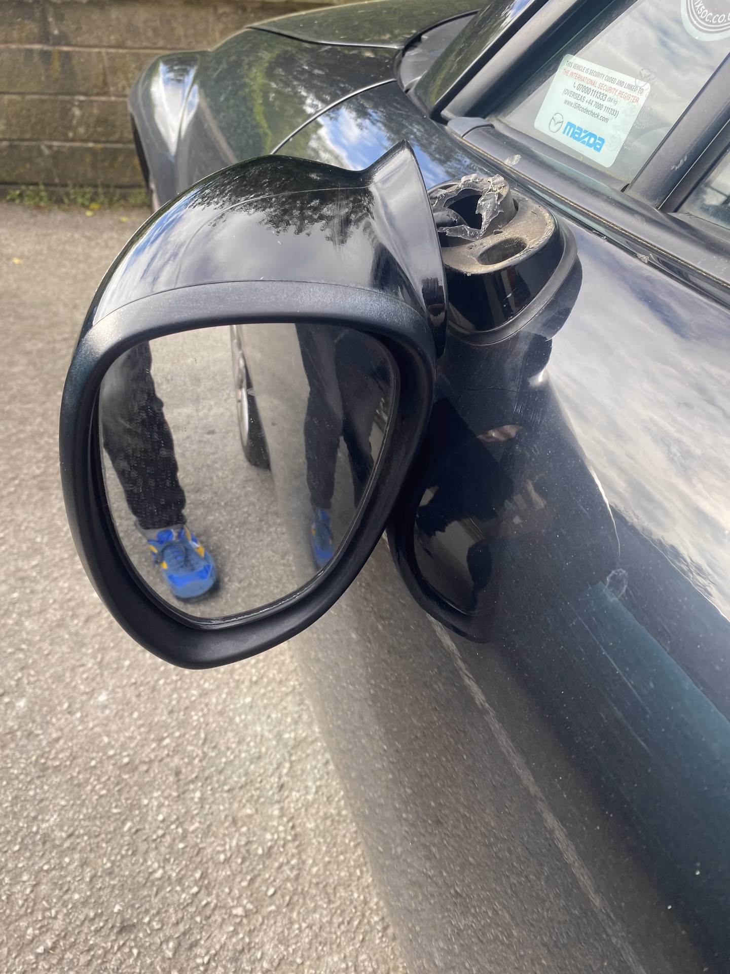 Do smashed mirrors come into a car?