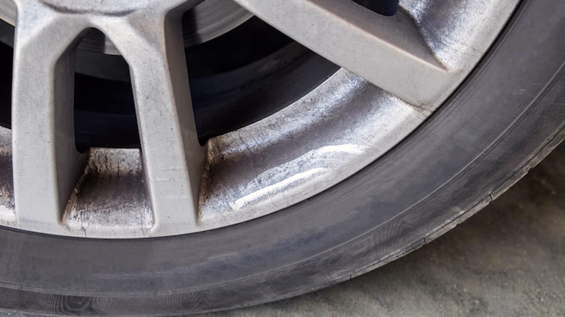 What does excessive brake dust look like?