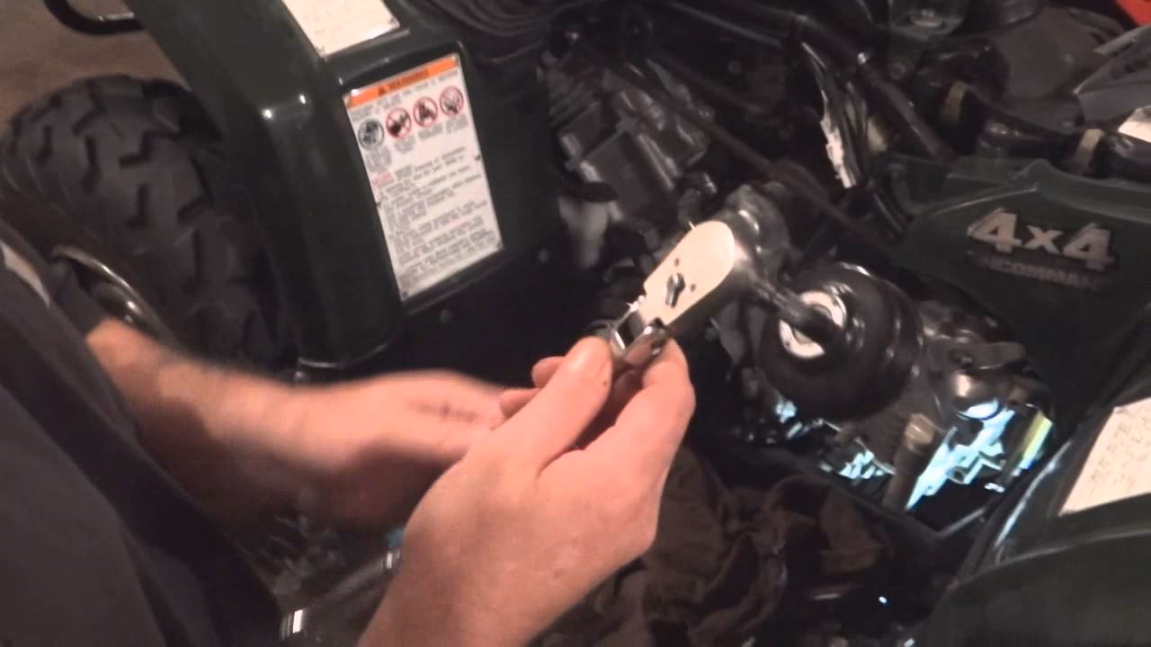 How long does engine oil last on a Kodiak 700?