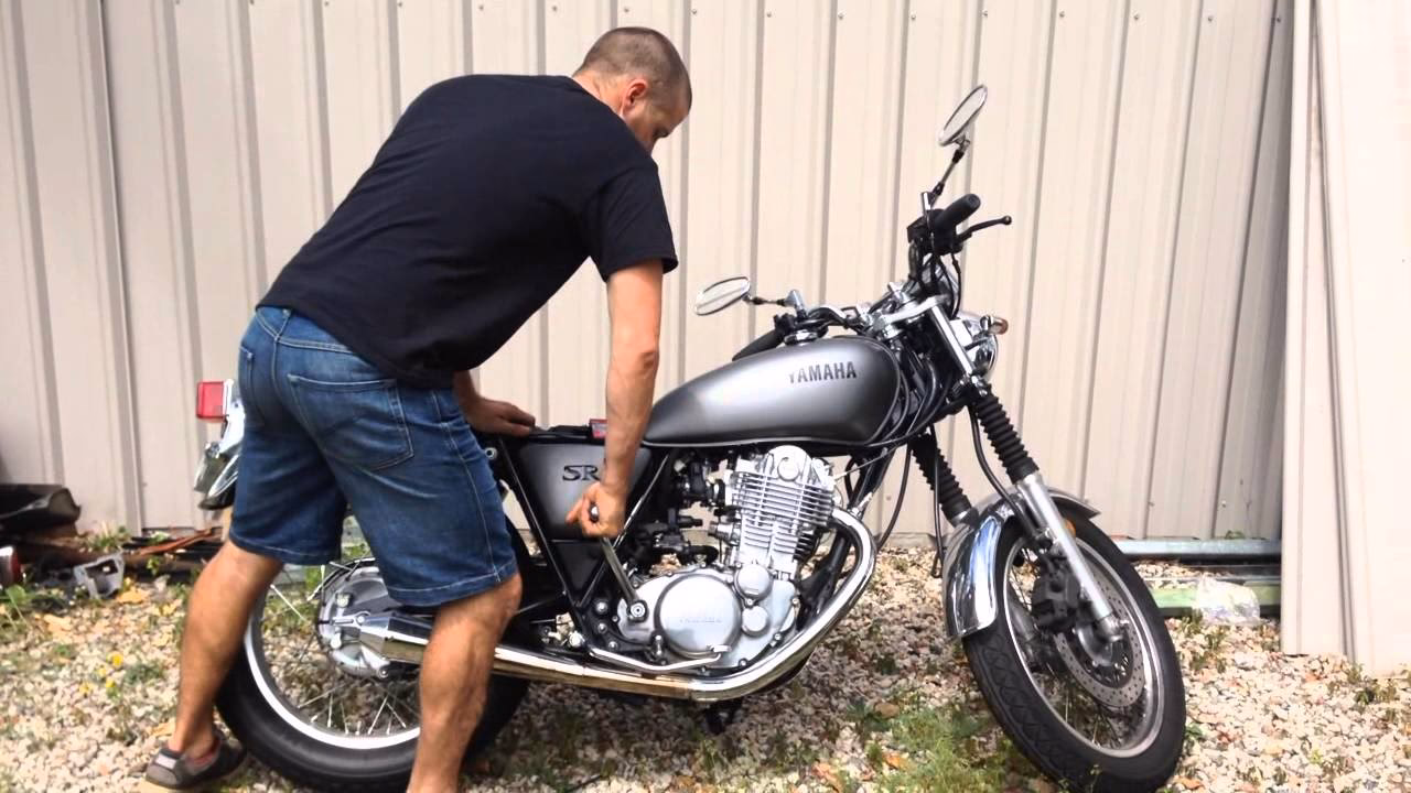 How much power does a 2011 Yamaha SR400 have?