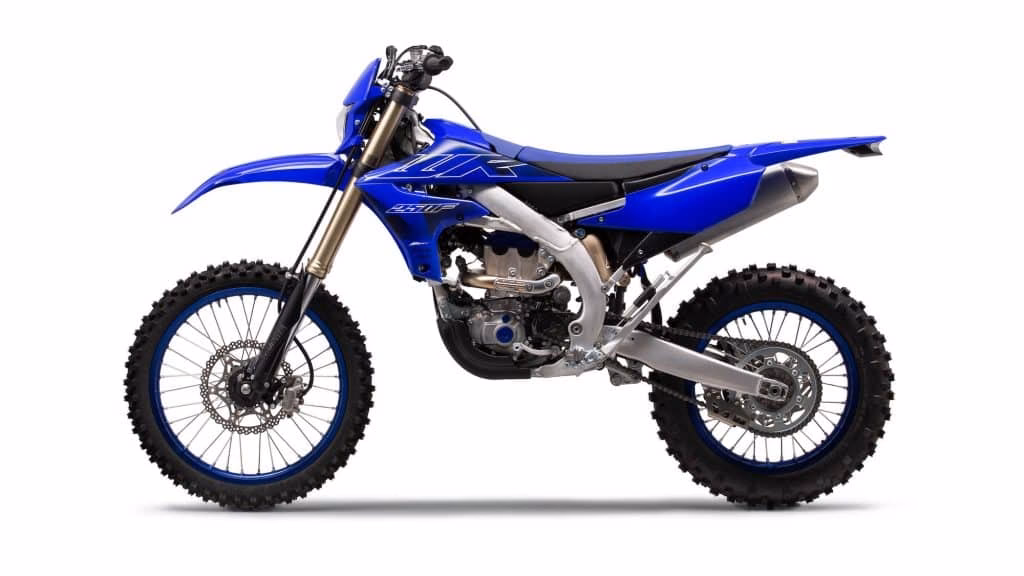 Does the Yamaha WR450F need a fuel mixture adjustment?