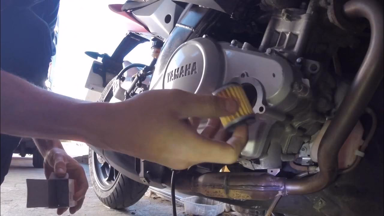 What kind of engine does a Yamaha YZF-R125 have?
