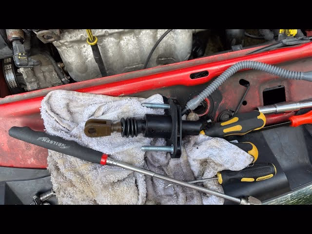 How do you Bleed a clutch on a Vauxhall?